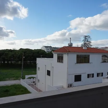 Funny Beach House Costa da Caparica